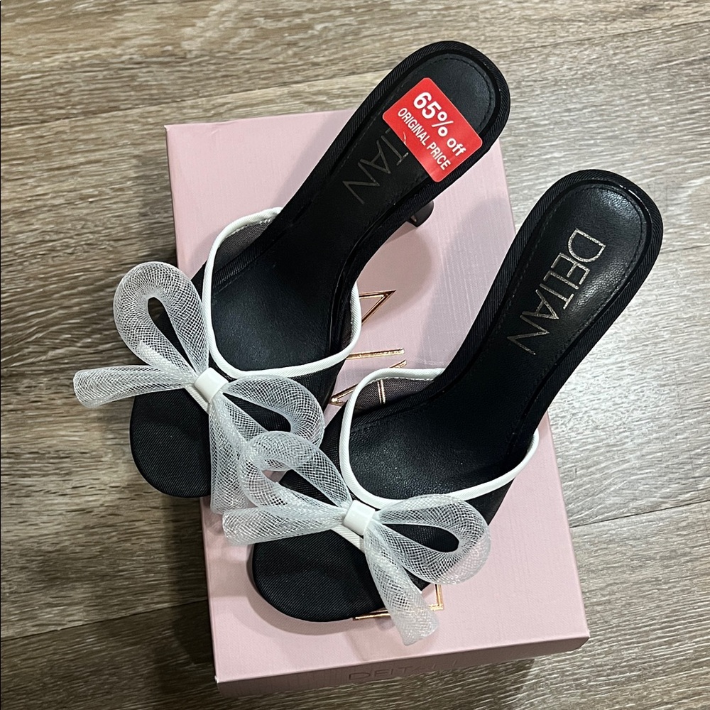 Deltan Black and White Bow Heels - Size 6